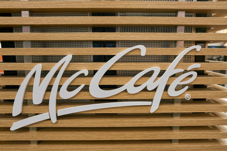新しいレストランのオープニングにマックカフェとマクドナルドの